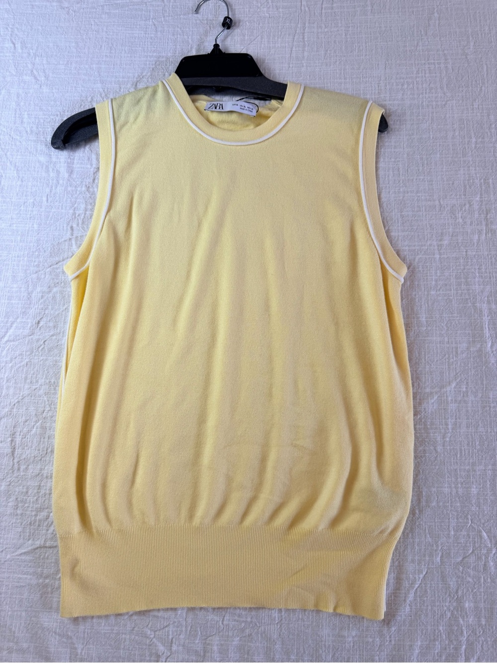 Zara Women’s Sleeveless Yellow Knit Top size xl very soft new without tags